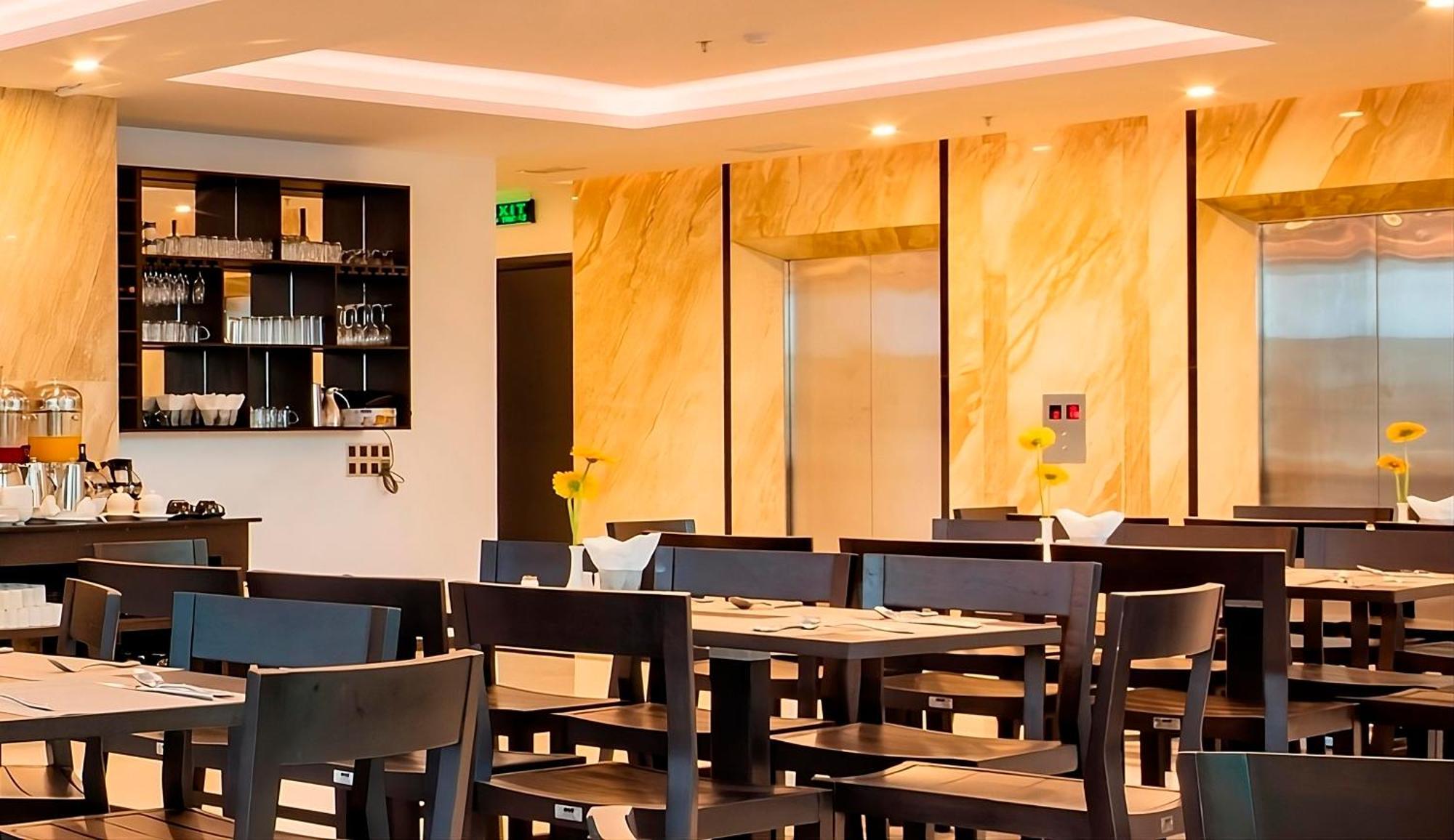 Meriton Hotel Nha Trang Exterior photo