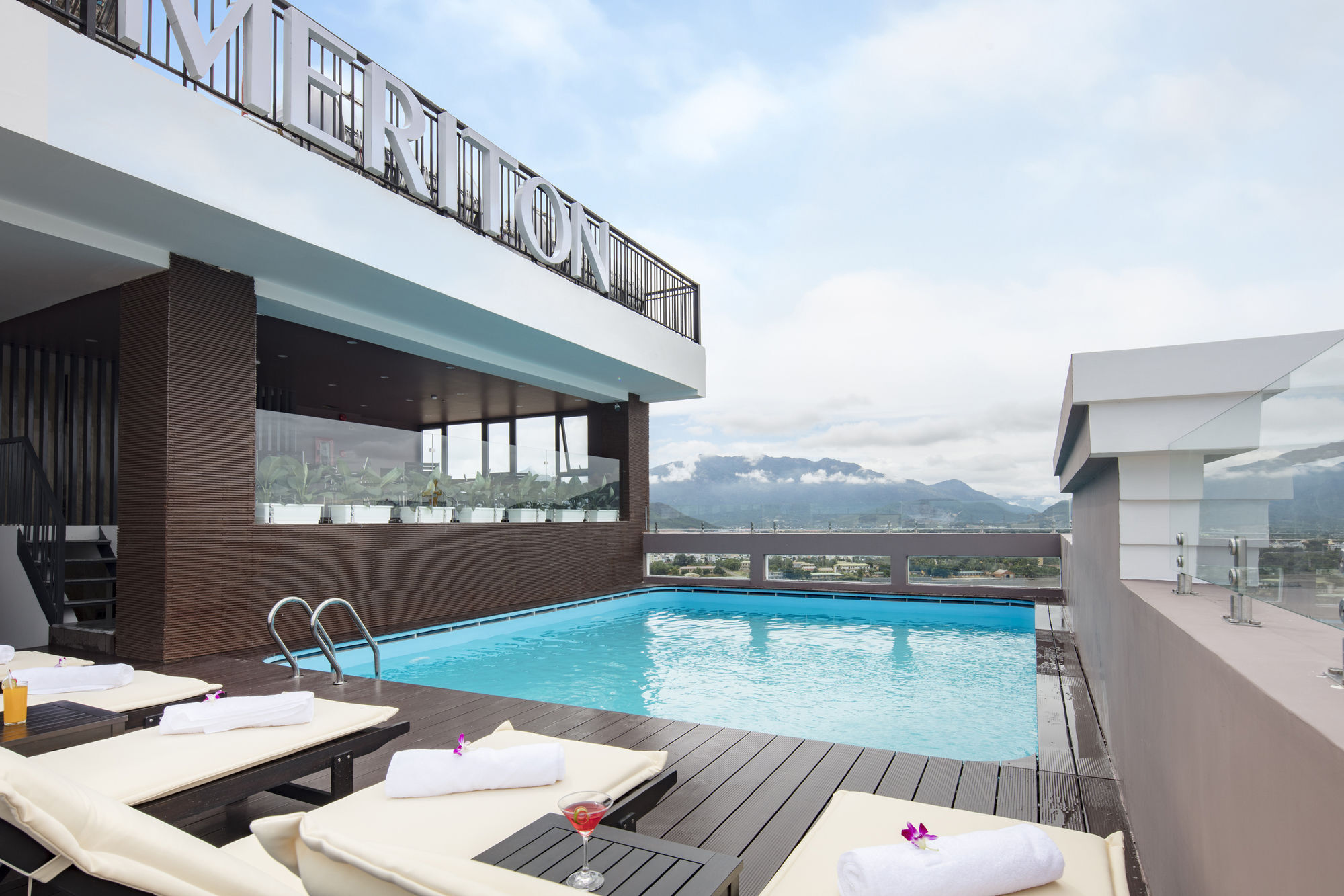 Meriton Hotel Nha Trang Exterior photo